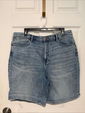 NWT Wrangler Light Blue High-Rise Denim Shorts. Size 16.